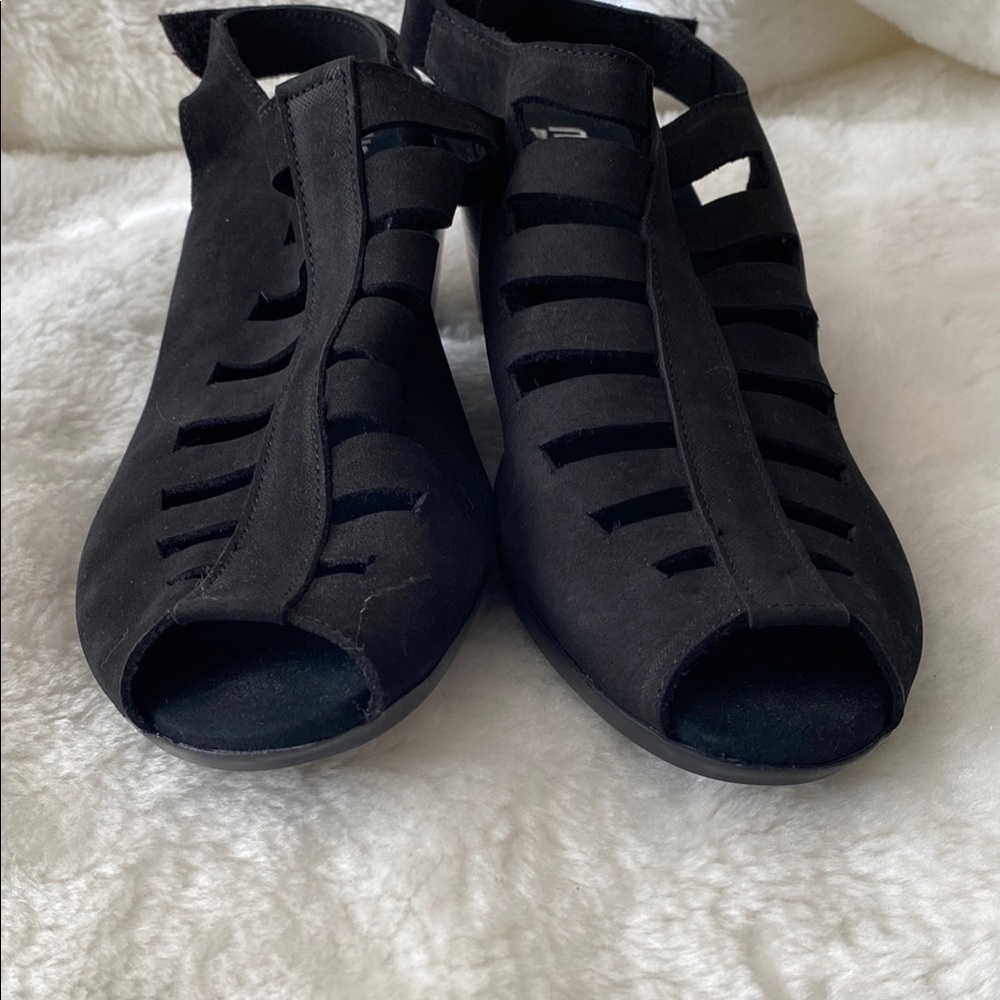 Munro Black Heels with Cage Design - Picture 7 of 10